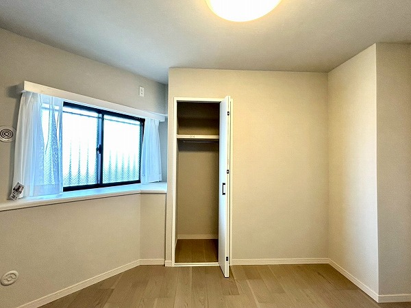 ライオンズガーデン幡ヶ谷_ゆとりのある約5.2帖の洋室の写真