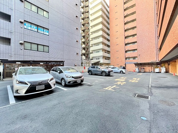 ライオンズマンション初台　駐車場