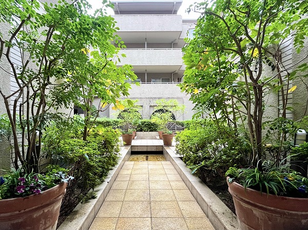 ディアナコート祐天寺_中庭の写真