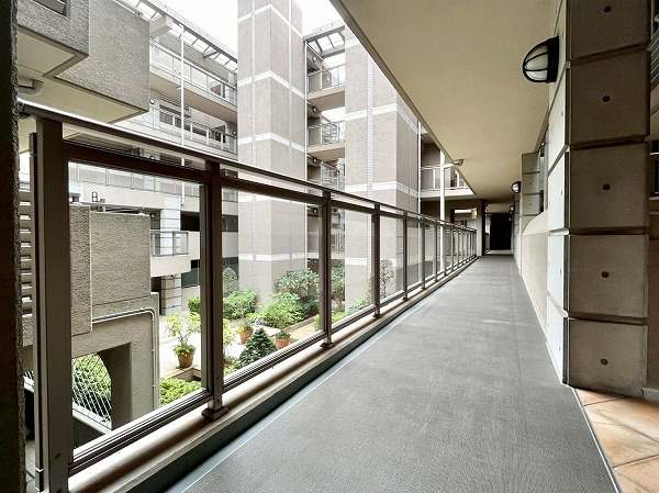 ディアナコート祐天寺_外廊下の写真