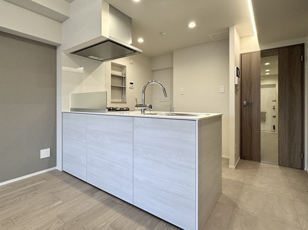 クレール白金台_ホワイトの対面キッチンの写真