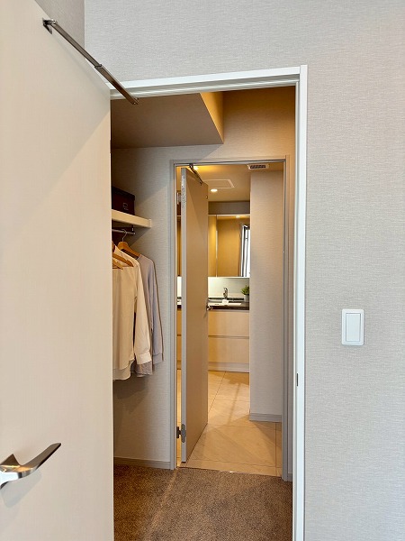 センチュリーパークタワー_ウォークスルークローゼットの写真