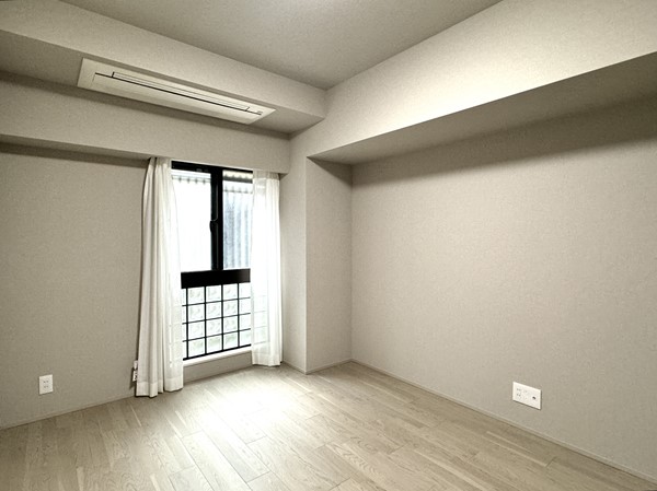 ウィスタリア元麻布_明るい洋室の写真