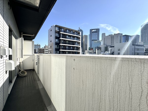 メインステージ新橋_広いバルコニーの写真