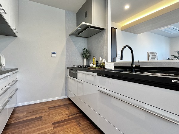 パークハウス広尾_広々したキッチンの写真