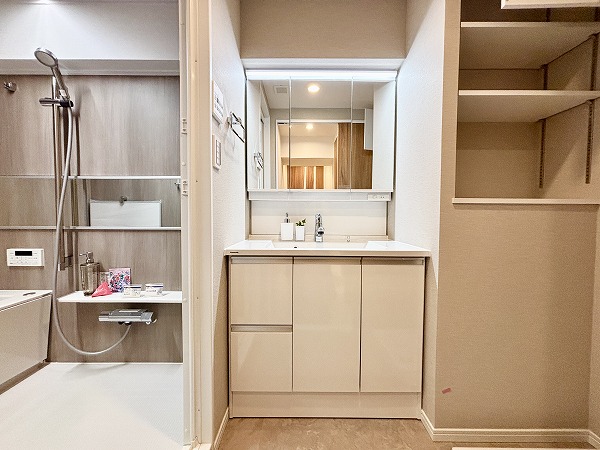 渋谷スカイレジテル_洗面化粧台の写真