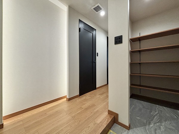 銀座タワー_広々とした玄関廊下の写真