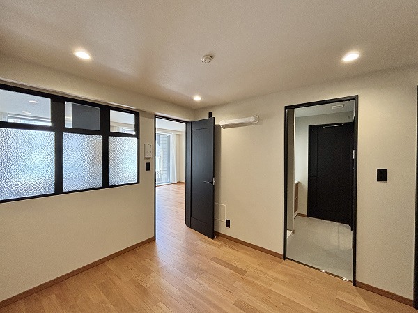 銀座タワー_ウォークインクローゼット付きの洋室の写真