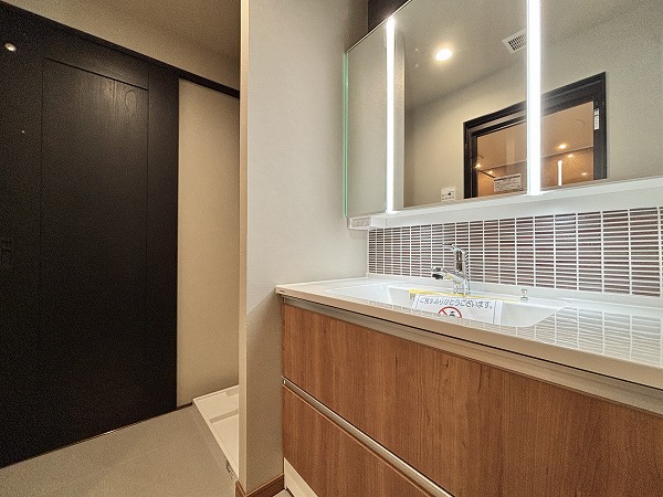 銀座タワー_清潔感のあるパウダールームの写真