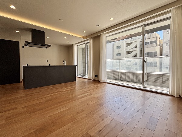 銀座タワー_ゆとりあるリビングダイニングキッチンの写真