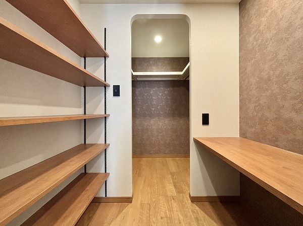 銀座タワー_広々としたウォークインクローゼットの写真