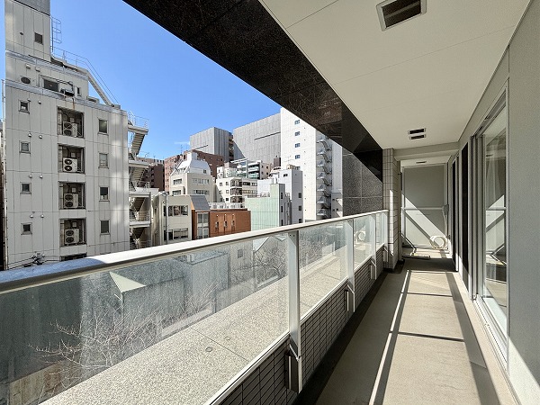 銀座タワー_南向きのバルコニーの写真