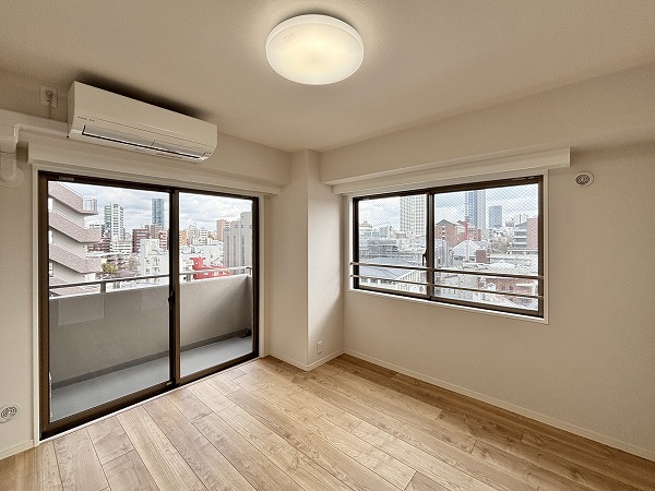 オーベル池袋立教通り_窓が大きい洋室の写真