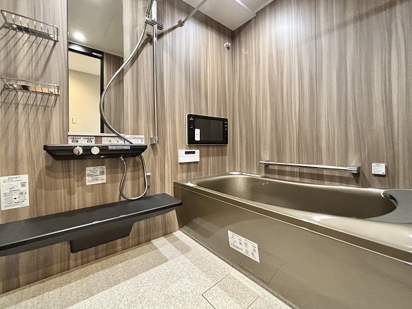 オーベル池袋立教通り_ブラウンを基調としたバスルームの写真