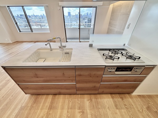 オーベル池袋立教通り_ペニンシュラタイプのキッチンの写真