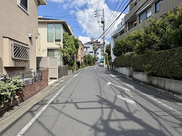 道中の住宅街