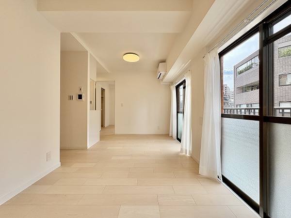 ハイホーム目黒_陽当たり良好なメインルームの写真