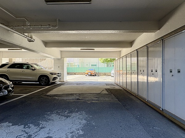 田園調布第2スカイハイツ　駐車場とトランクルーム