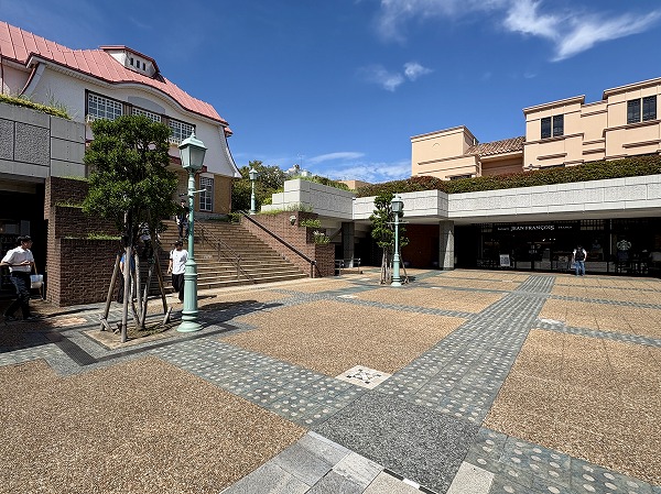 田園調布駅　改札口前
