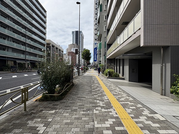 イトーピア白金高輪壱番館　エントランス前