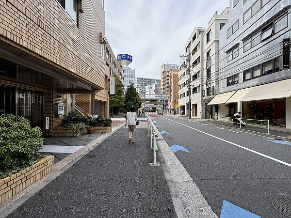 カーサ三田　エントランス前
