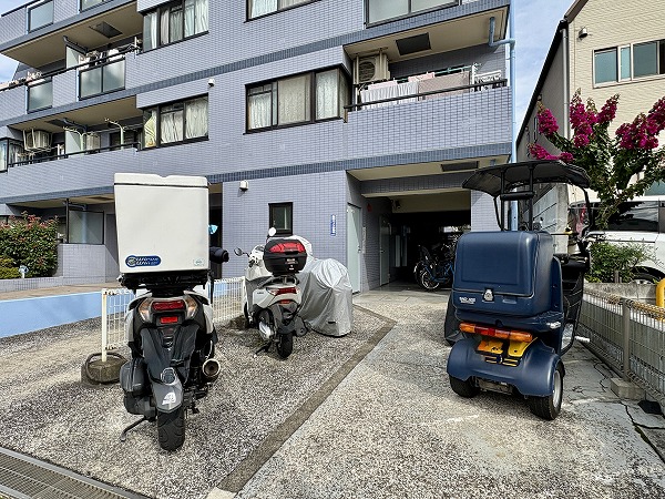 セザール第2西馬込 バイク置き場と駐輪場