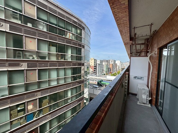 ライオンズマンション初台_南西向きのバルコニーの写真2