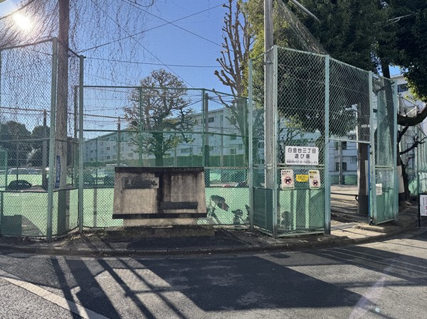 港区立白金台三丁目遊び場　投球場