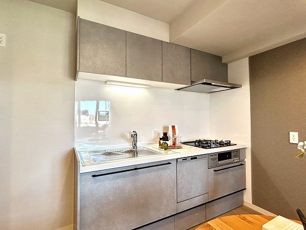 ライオンズガーデン幡ヶ谷_壁付けキッチンの写真