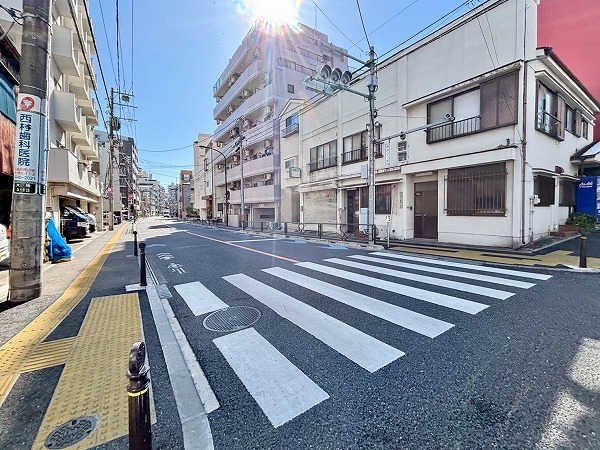 マンション前の道