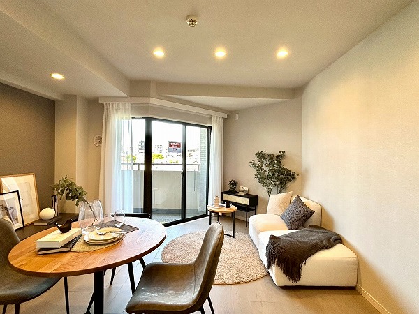 ライオンズガーデン幡ヶ谷_温かみのあるリビングダイニングキッチンの写真