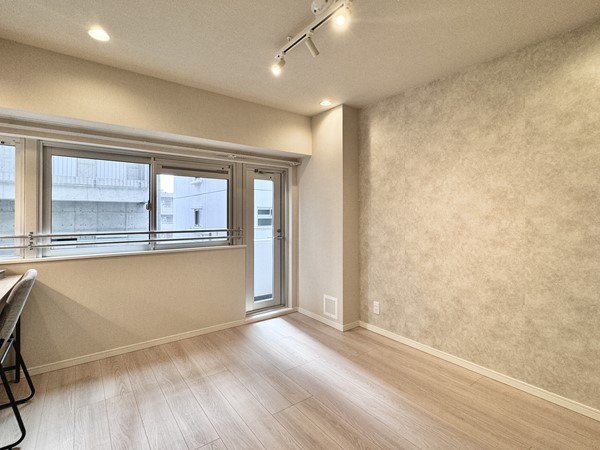 グランドメゾン田町_広い洋室の写真2