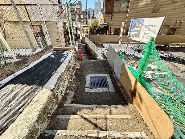 階段が続く路地