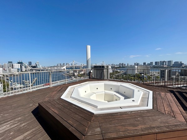 グランシティ天王洲アイル 屋上温水ジャグジープール