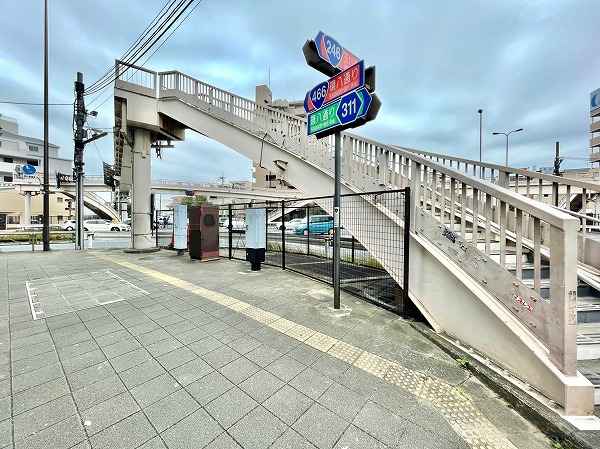 「瀬田」交差点　歩道橋