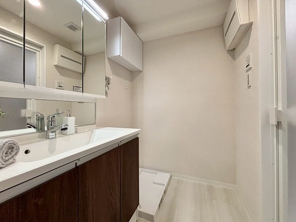 藤和シティホームズ神楽坂_清潔感のあるパウダールームの写真