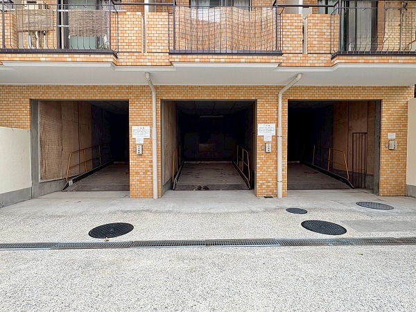ライオンズマンション新宿原町　駐車場