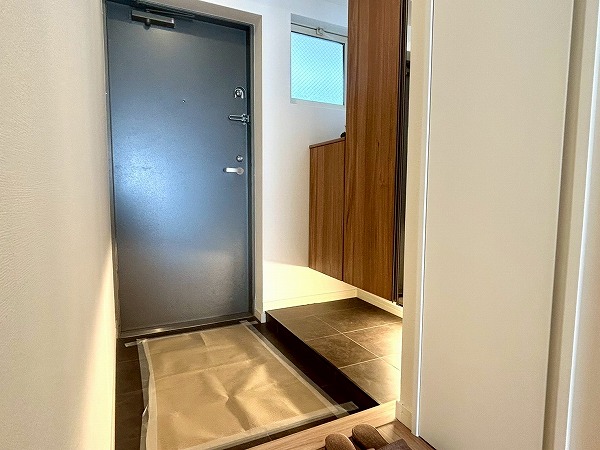 吉祥寺マンション_明るい玄関の写真