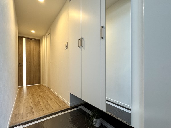 クレストフォルム田町ベイフロントスクエア_清潔感のある玄関の写真