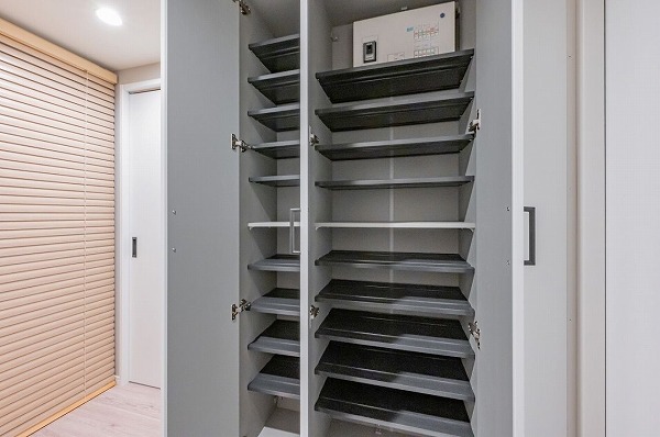 グランレーブ目白東_玄関収納の写真