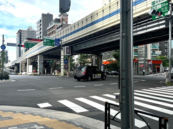 駅前の通り