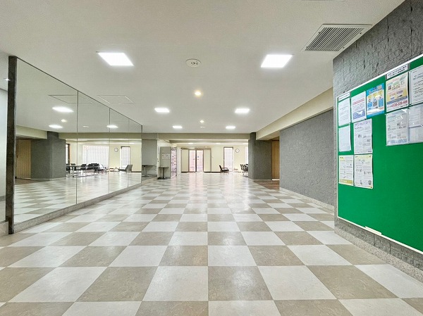 ライオンズマンション初台　エントランスホール