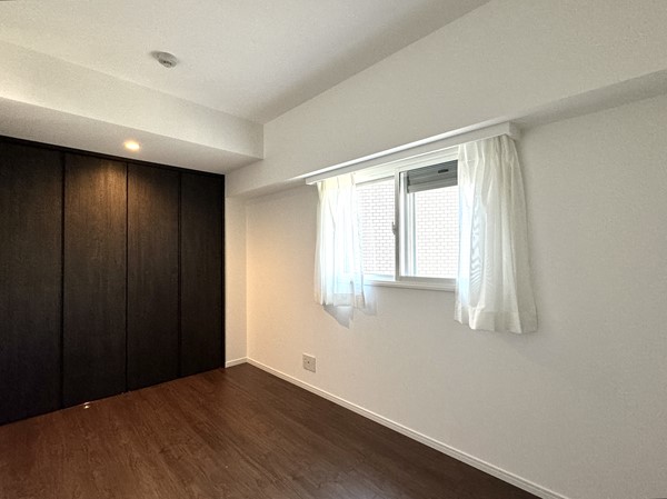 三田清風ガーデン_落ち着いた雰囲気の洋室の写真