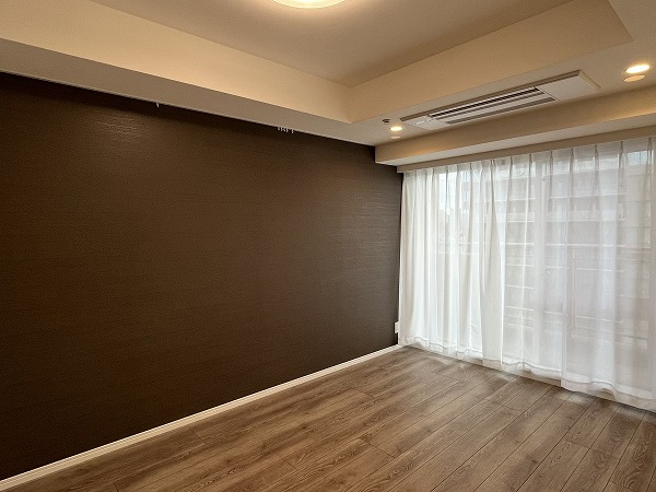 アトラスタワー小石川_アクセントクロスがお洒落な洋室の写真