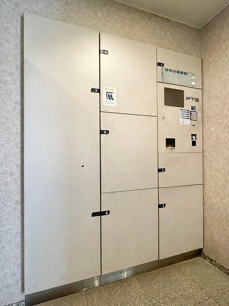 トゥールロワイヤル神宮前 宅配ボックス