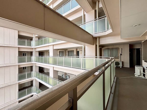 ライオンズタワー池袋　外廊下