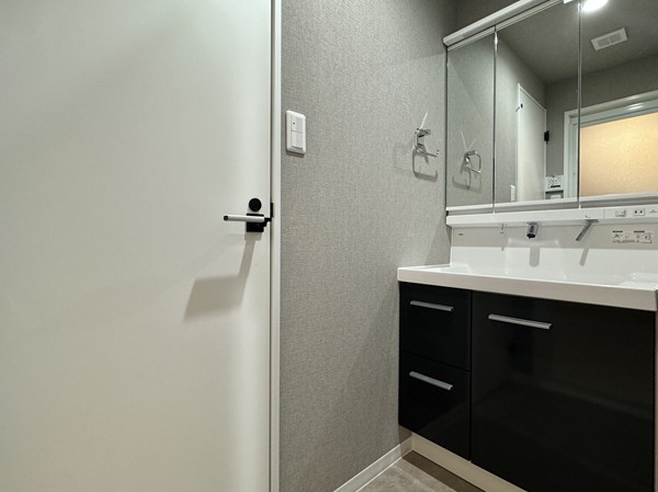 三田ハイデンス_清潔感ある洗面室の写真