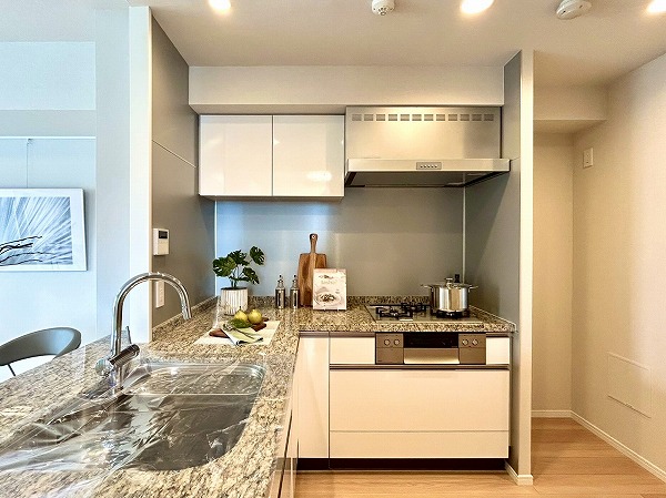 シティハウス四谷坂町_L字キッチンの写真