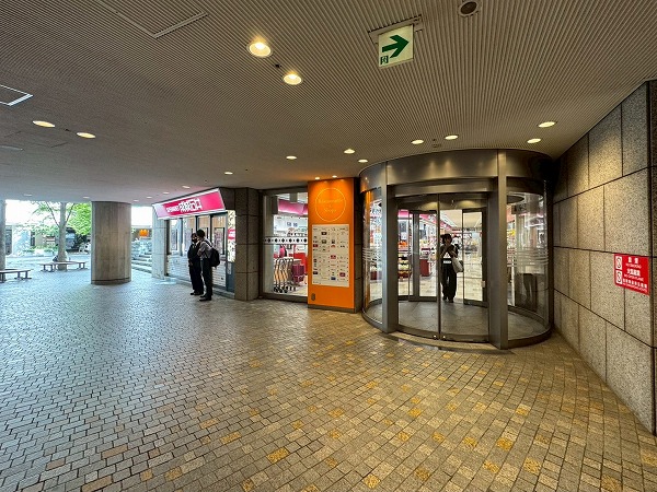 東京オペラシティ　成城石井