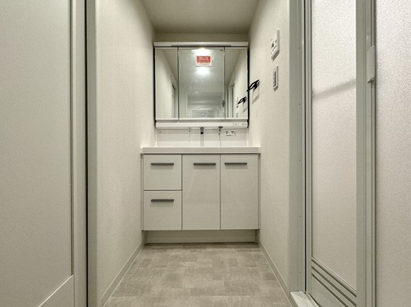 大森ハイツ（大田区）_清潔感のある洗面化粧台の写真